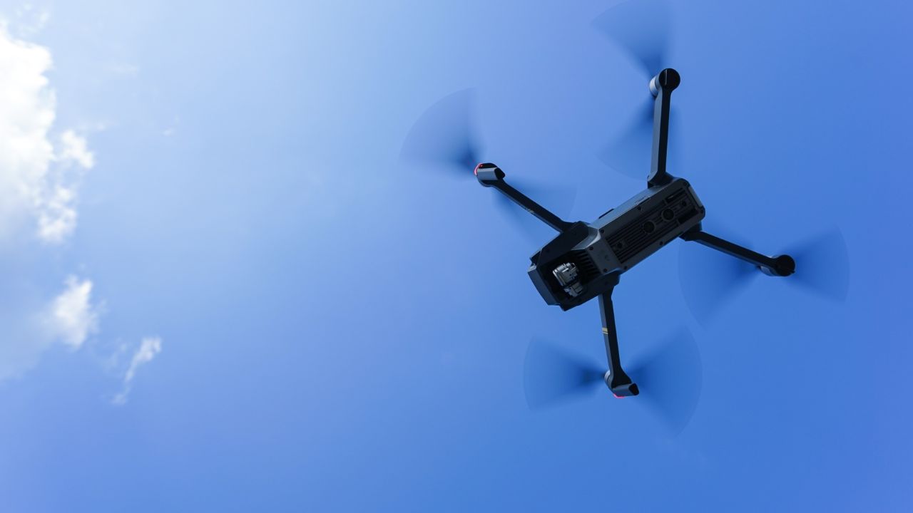 Jak drony zmieniają pomiary hałd — przewaga technologii w geometrii ziemi
