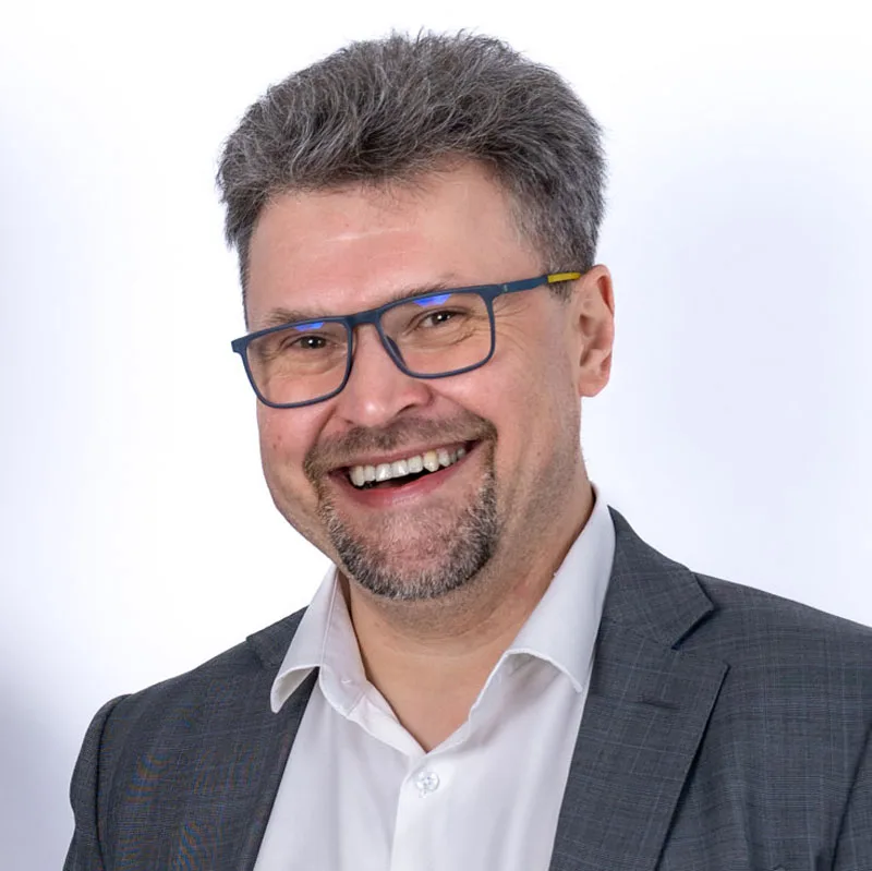 tomek-kozlowski-profilowe-skysnap-800px Tomek Kozlowski